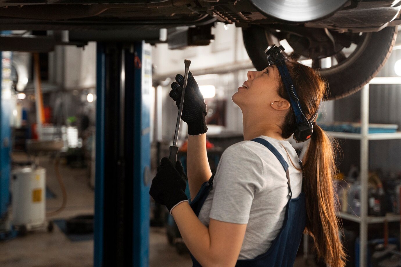 Mulheres na mecanica como encoraja las a colocar a mao na massa
